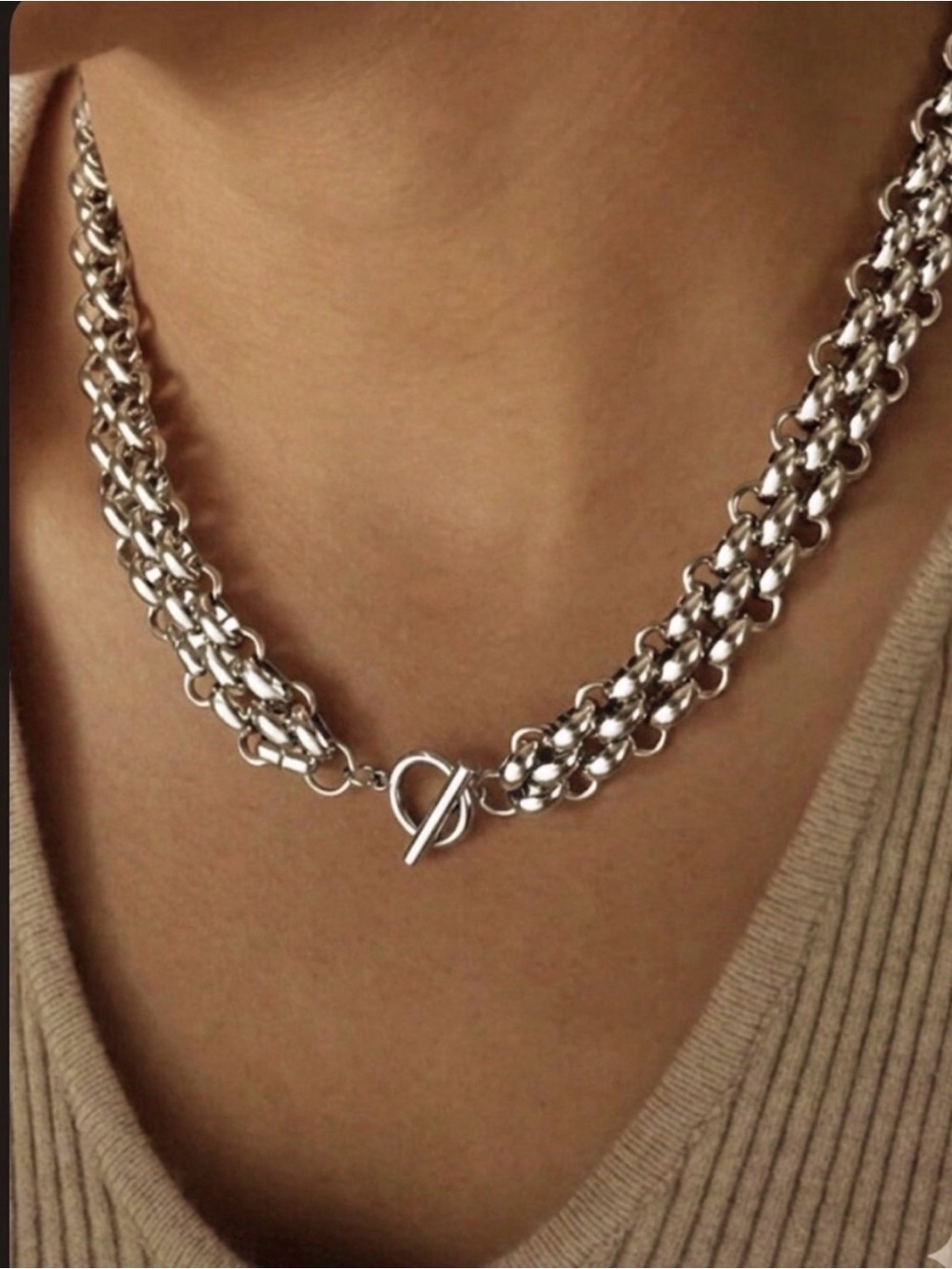 Silver Titanium Steel
Interlocking Oval OT Closure
Necklace jewelry